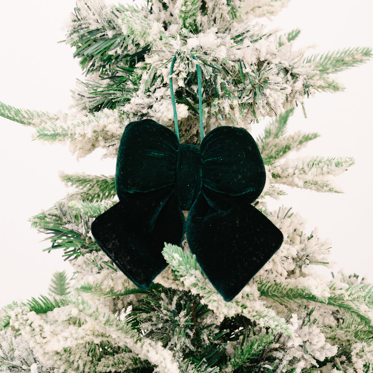 Velvet Christmas Bow Ornament for Elegant Holiday Decor