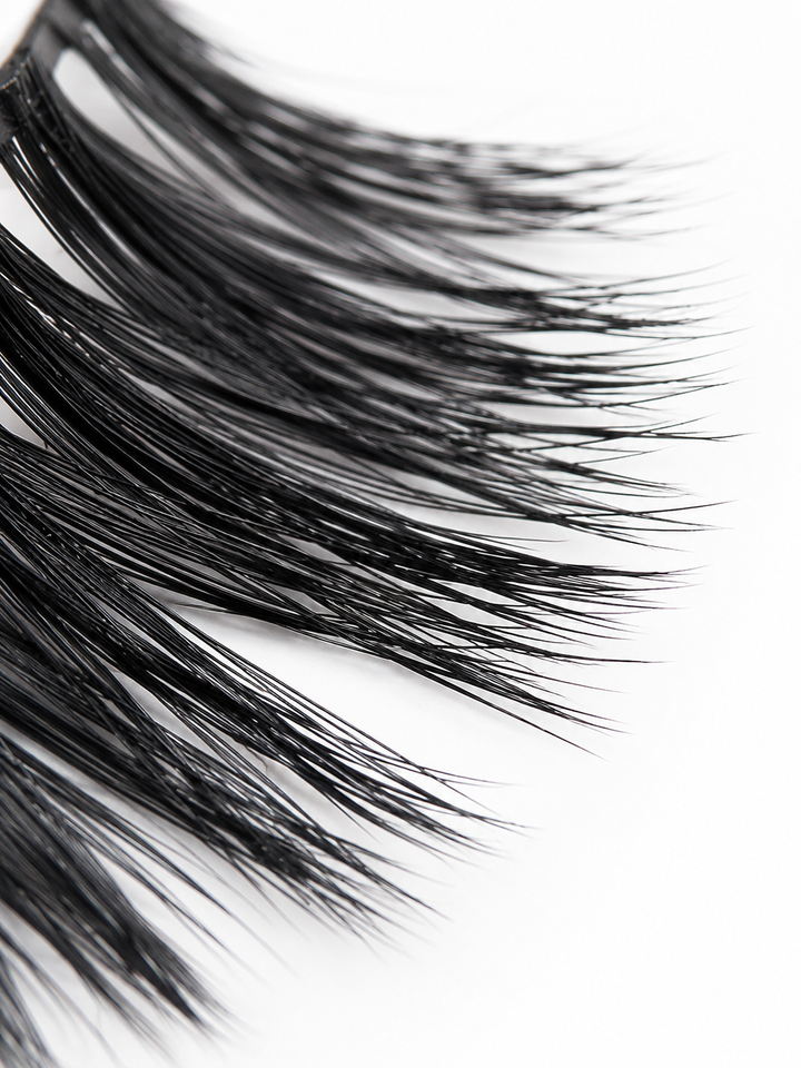 3D Mink False Eyelashes — Wispy Theatrical Volume