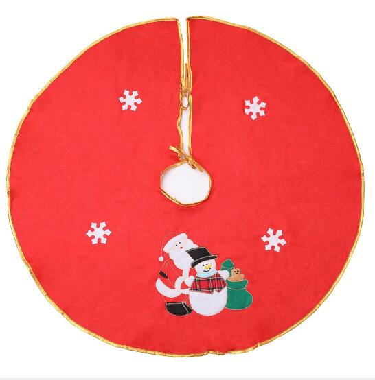 Christmas Tree Skirt with Festive Character Details
