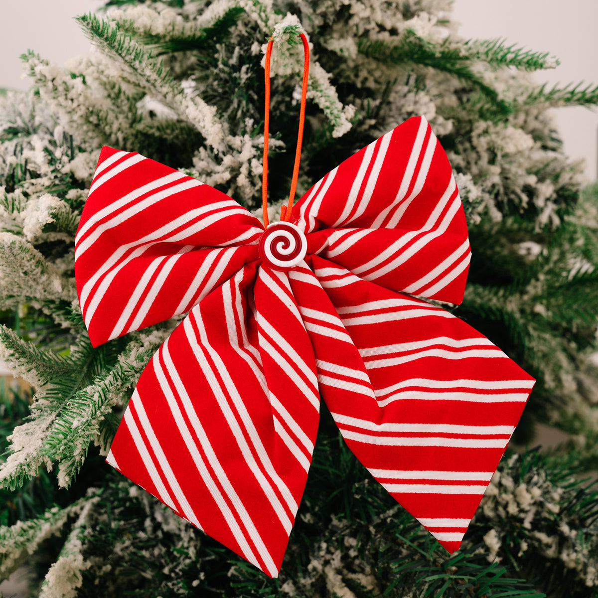 Christmas Tree Bows for Coordinated Candy-Cane Cheer