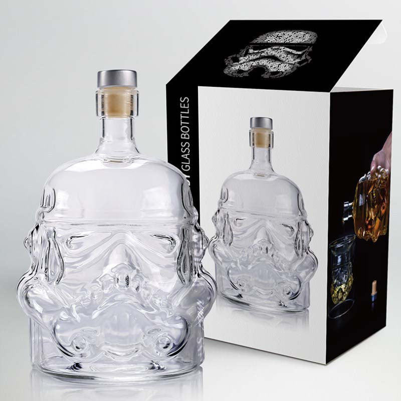 Stormtrooper Whiskey Decanter with Helmet Glass Cup