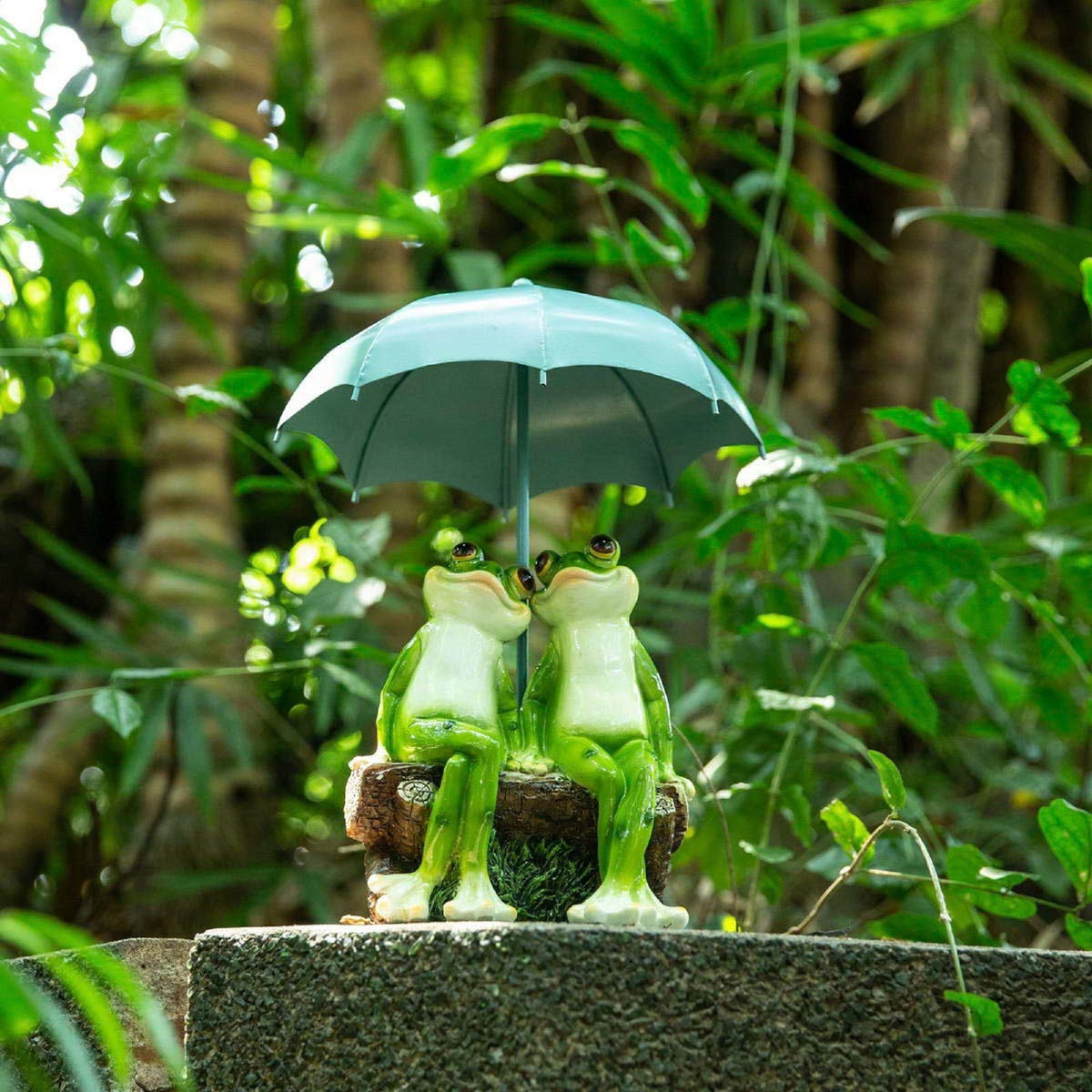 Garden Frog Statue Set with Umbrella for Balconies