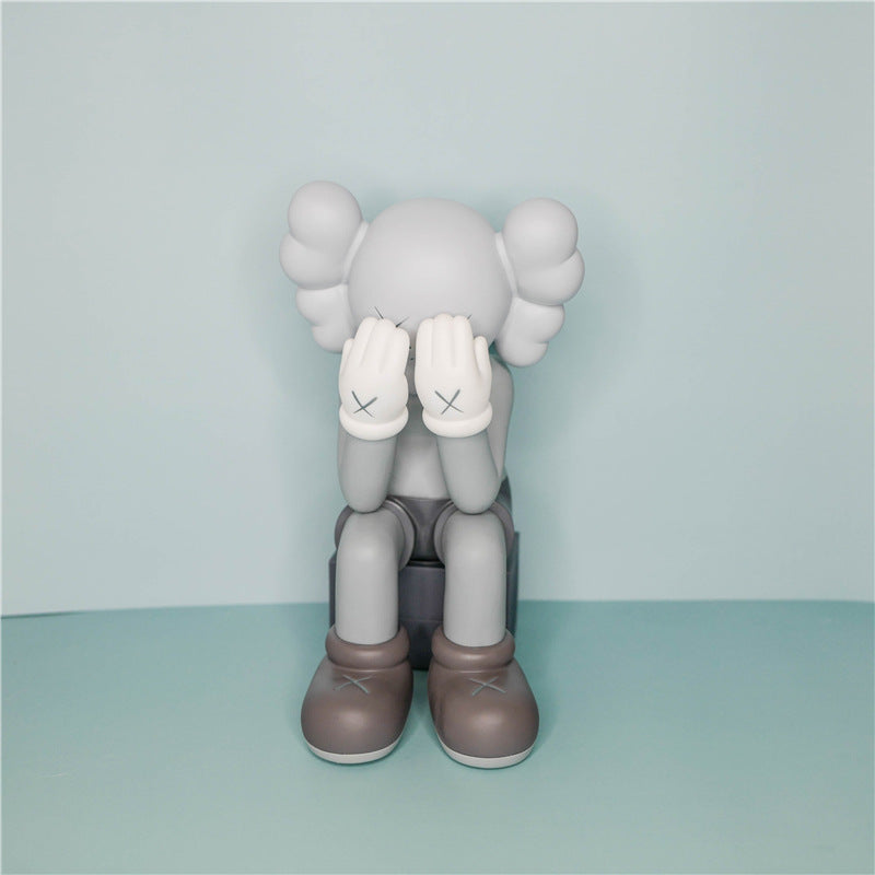 Collectible Art Toy Ornament With Distinctive Shelf Style