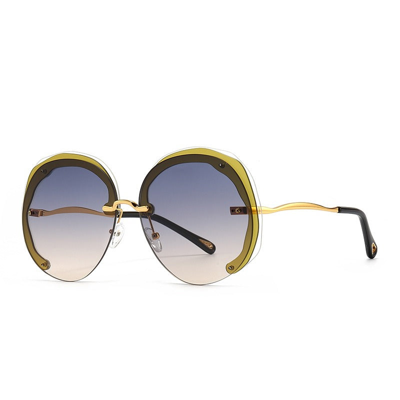 Oversized Round Sunglasses With Gradient Tinted Lenses