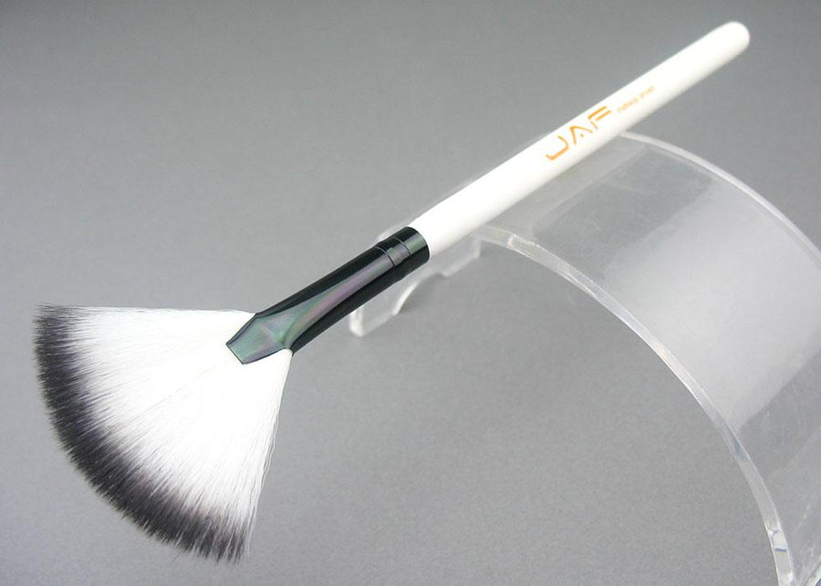 Small Fan Powder Brush — Airbrushed Powder Application