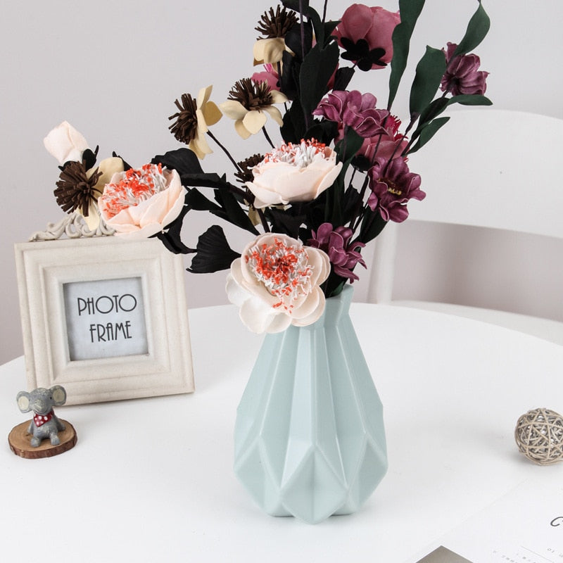 Nordic Faceted Plastic Vase: Ceramic Look, Unbreakable