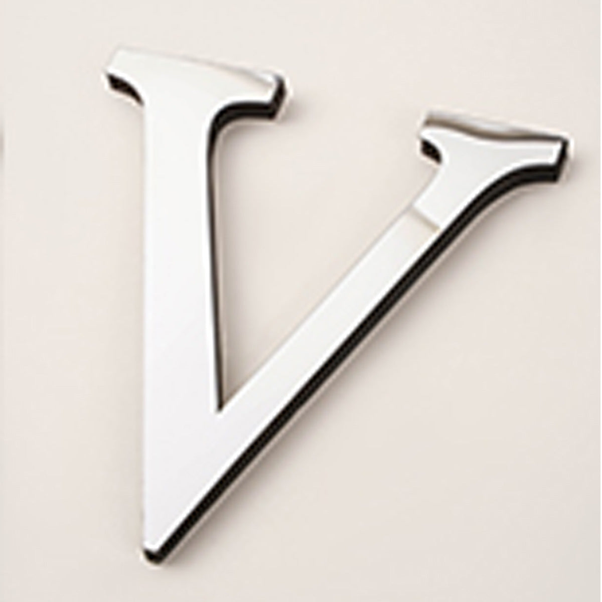 Acrylic Mirror Letters for Eye-Catching Wall Decorations