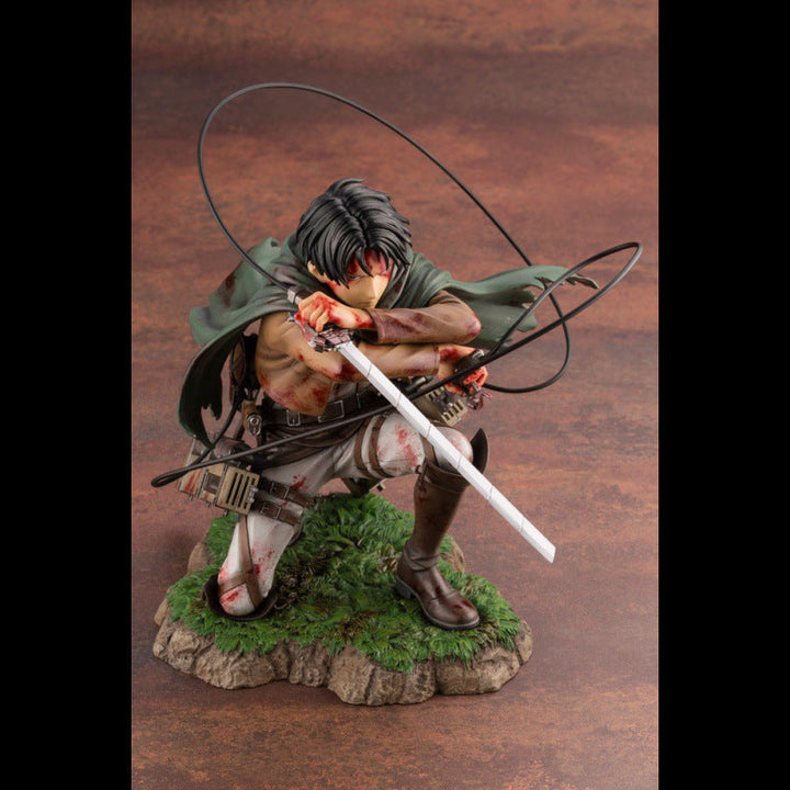 Levi Ackerman Battle Statue – Dynamic Combat Display