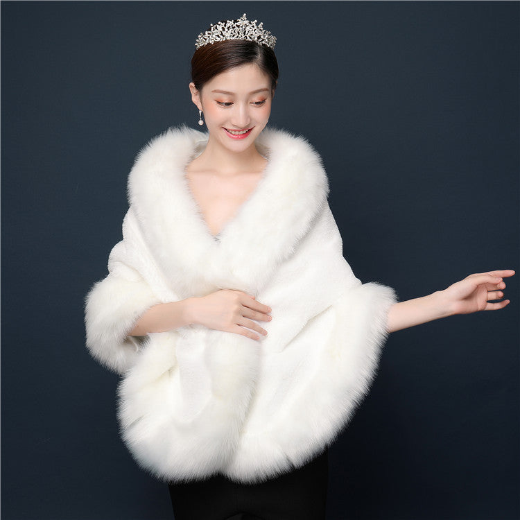 Ivory Faux Fur Bridal Shawl for Winter Wedding Looks