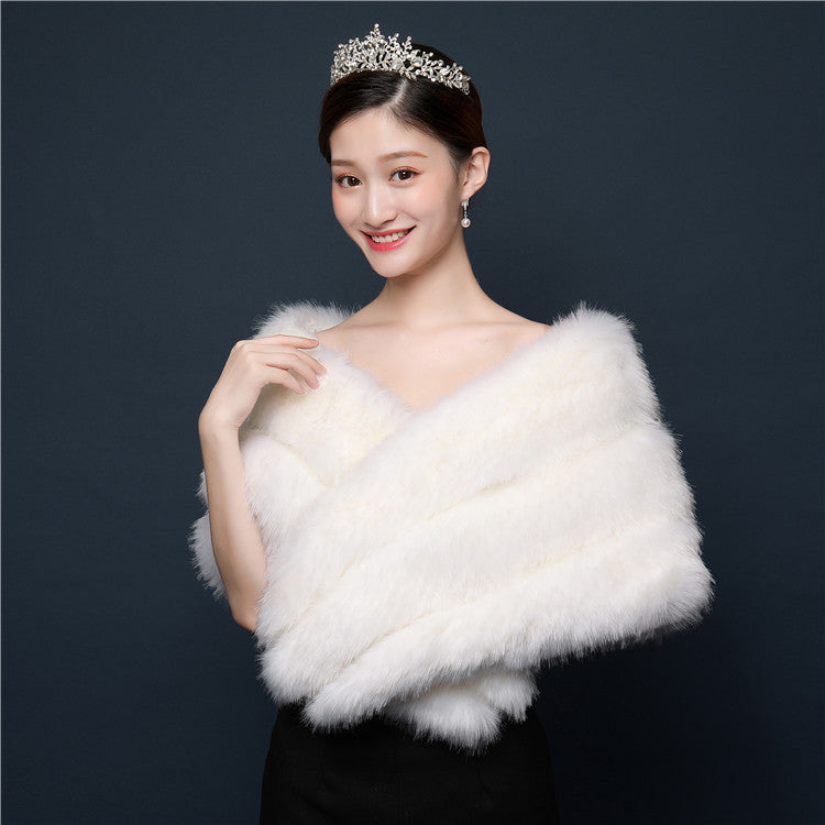 Ivory Faux Fur Bridal Shawl for Winter Wedding Looks