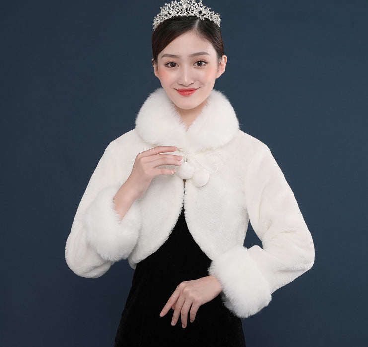 Ivory Faux Fur Bridal Shawl for Winter Wedding Looks