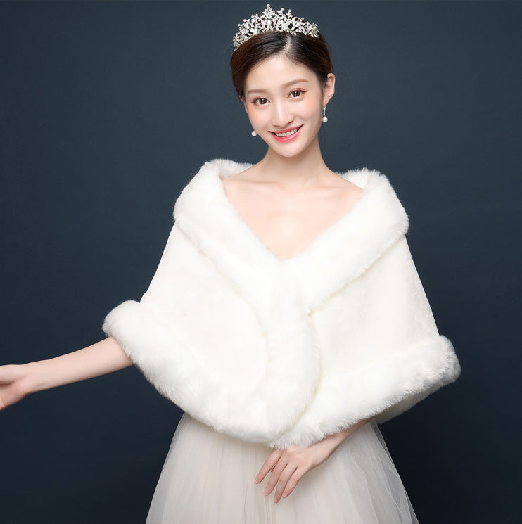 Ivory Faux Fur Bridal Shawl for Winter Wedding Looks