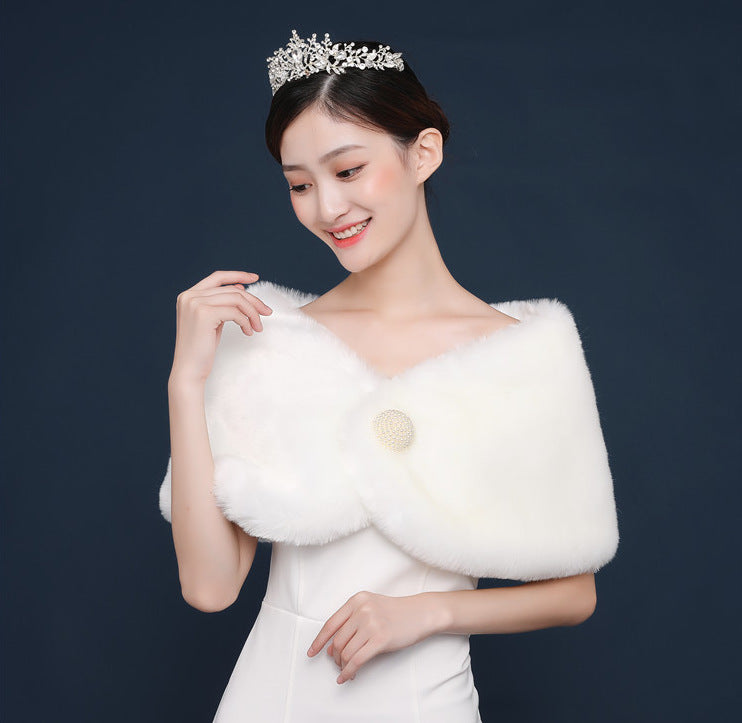 Ivory Faux Fur Bridal Shawl for Winter Wedding Looks