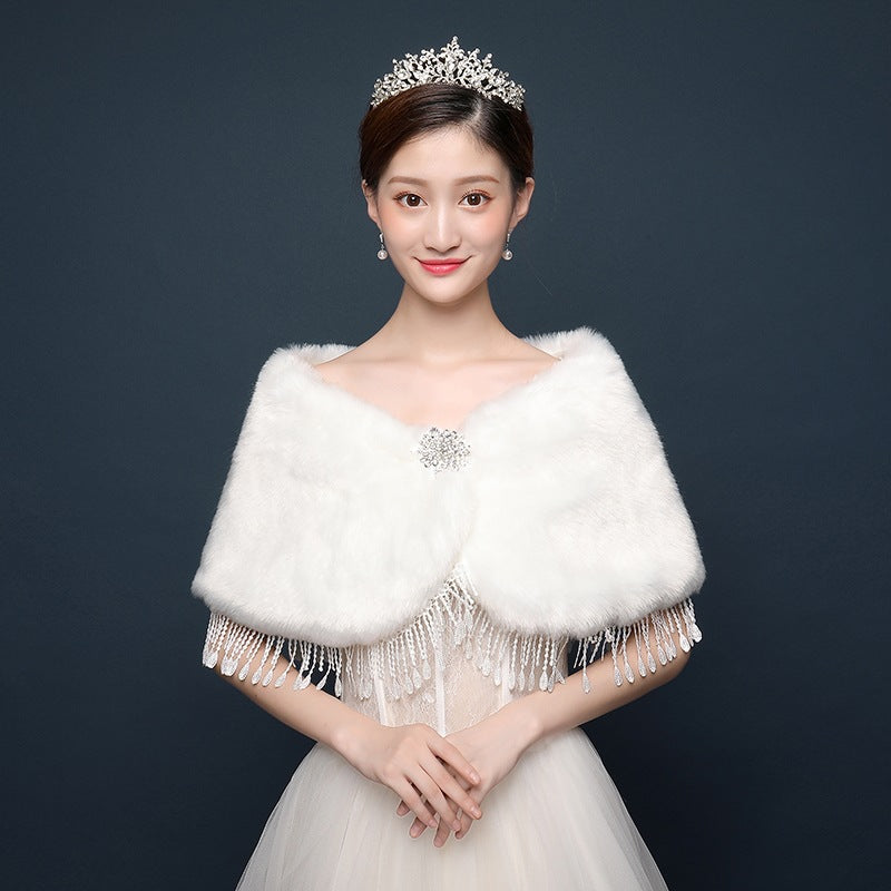 Ivory Faux Fur Bridal Shawl for Winter Wedding Looks