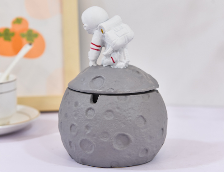 Covered Astronaut Ashtray for Cleaner Tabletop Decor