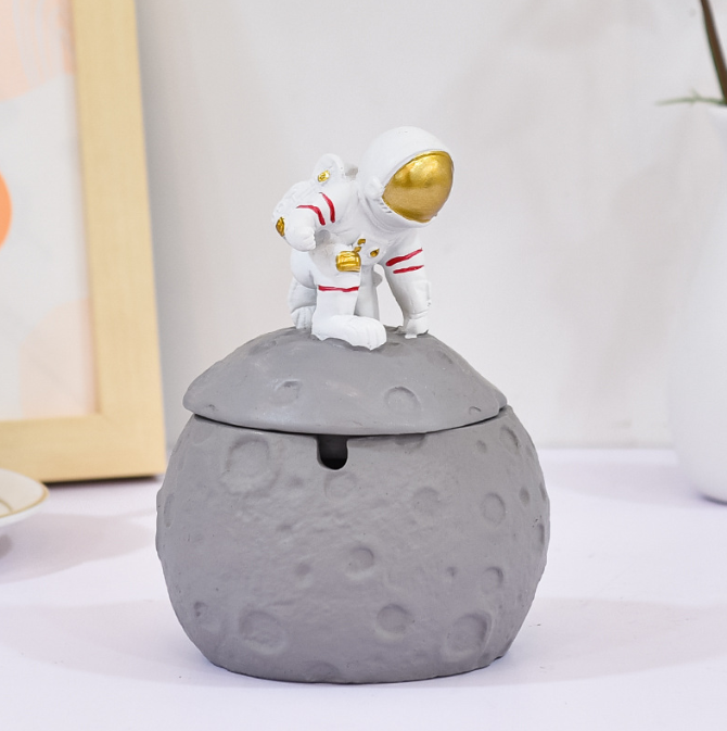 Covered Astronaut Ashtray for Cleaner Tabletop Decor