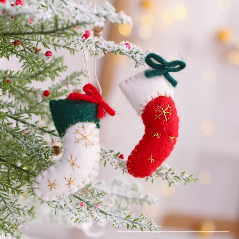 Felt Christmas Ornaments for a Cozy Handmade Tree