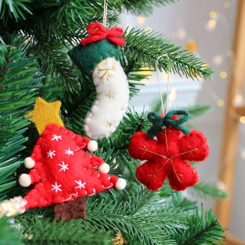 Felt Christmas Ornaments for a Cozy Handmade Tree