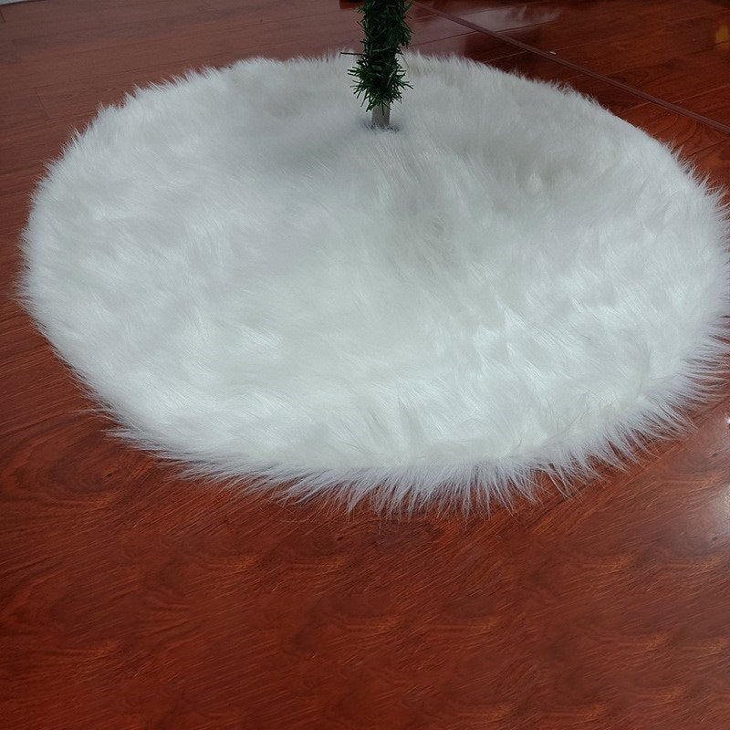 Fluffy White Christmas Tree Skirt for a Snowy Display