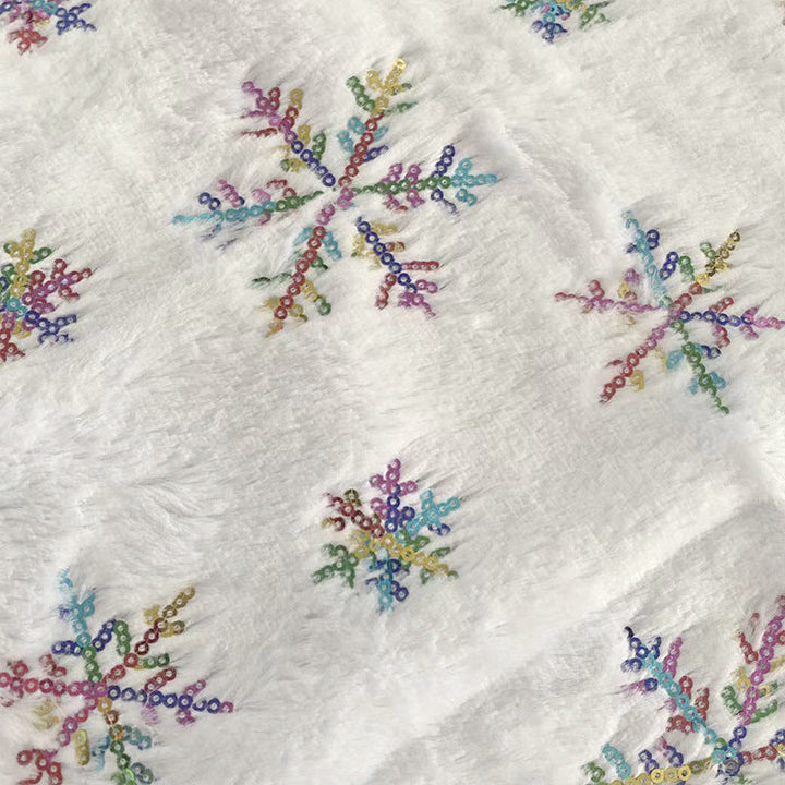 Fluffy White Christmas Tree Skirt for a Snowy Display