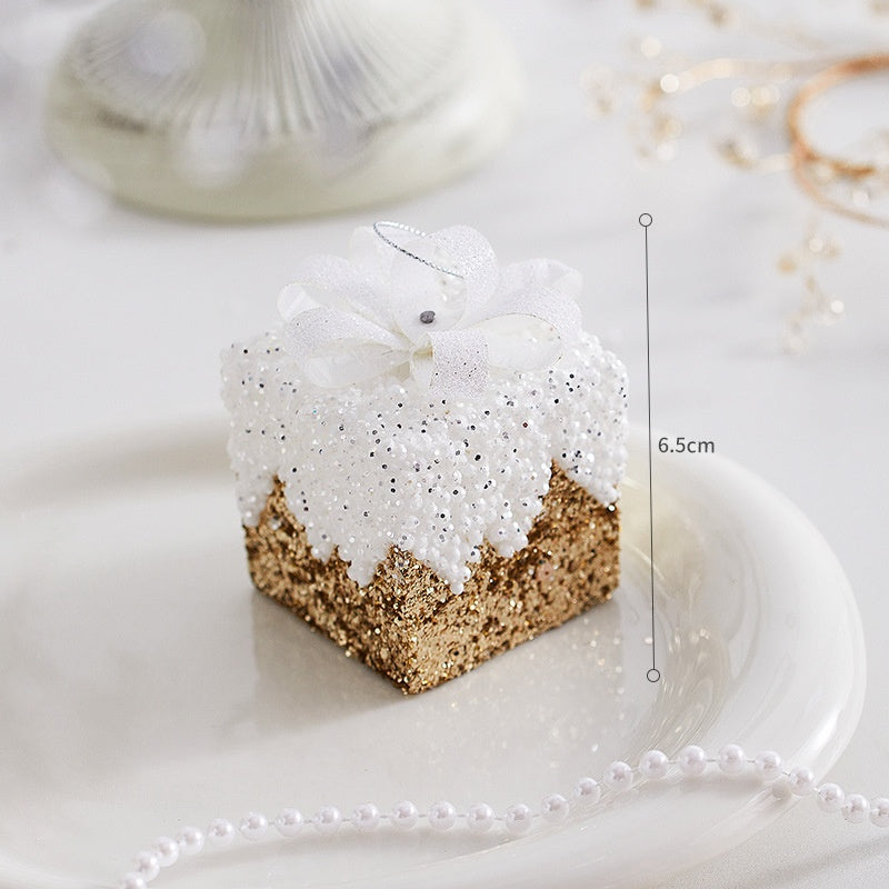 Christmas Tree Ornaments for a Refined Winter Display
