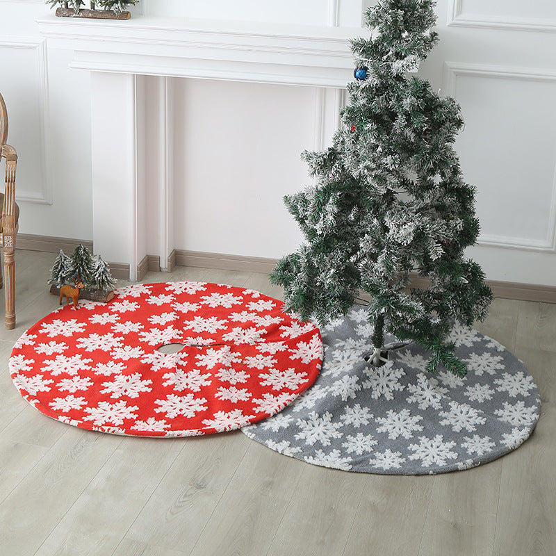 Christmas Tree Skirt with Festive Snowflake Pattern