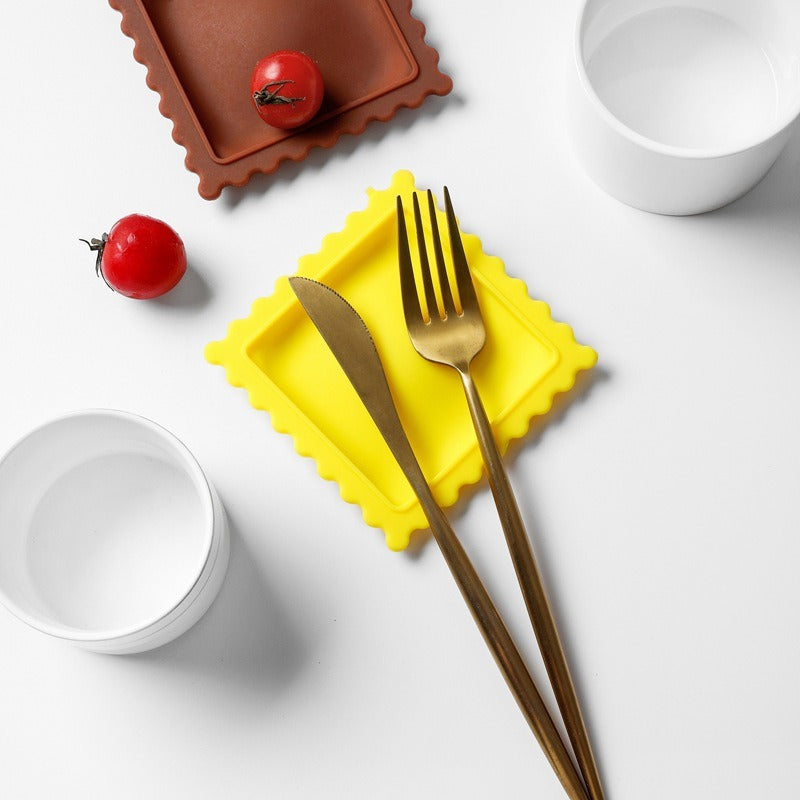 Cookie Shaped Silicone Table Mat for Hot Dishes & Spoons