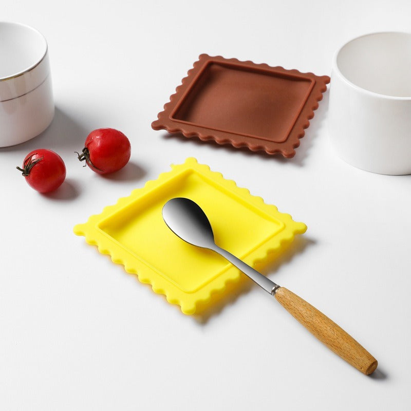 Cookie Shaped Silicone Table Mat for Hot Dishes & Spoons