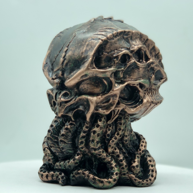 Cthulhu Skull Statue – Gothic Lovecraftian Tabletop Decor