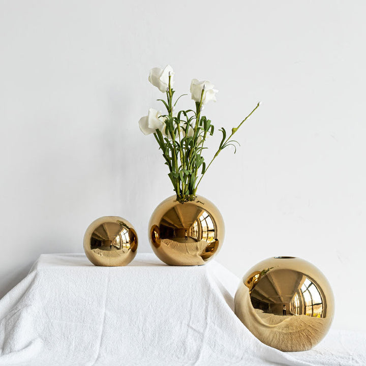 Gold Ceramic Vase for Elegant Tabletop Floral Arrangements