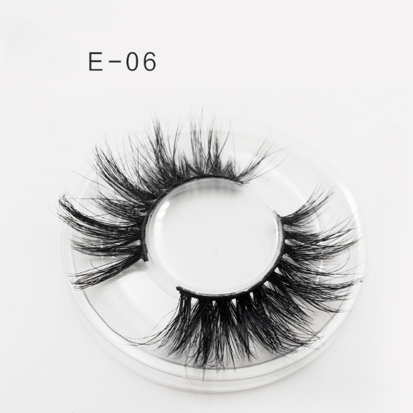 3D False Eyelashes for Soft, Wispy Glam Eye Volume