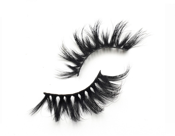 3D False Eyelashes for Soft, Wispy Glam Eye Volume