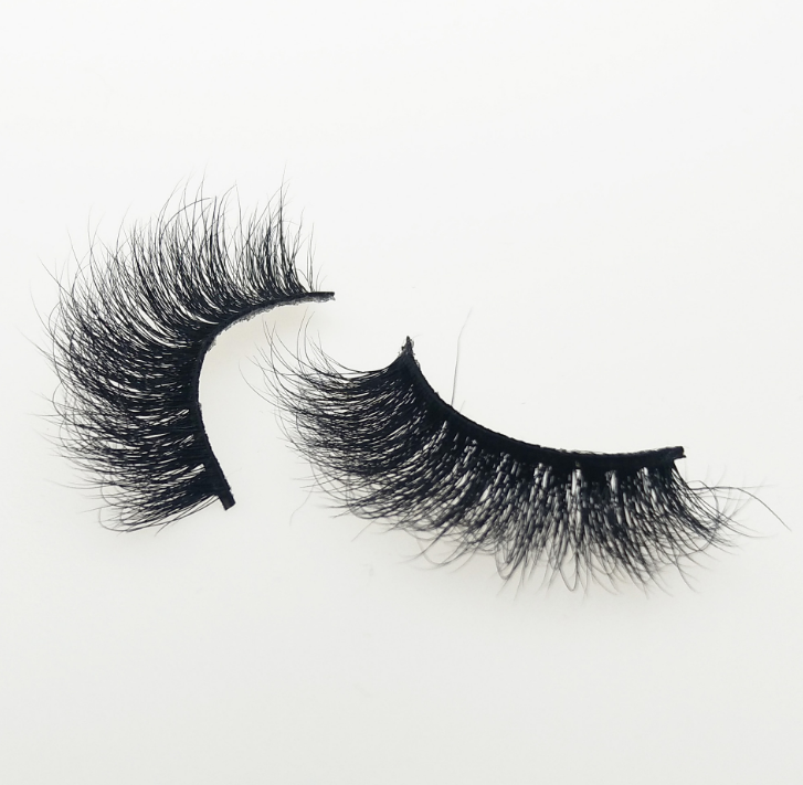 3D Mink-Style False Eyelashes for Dramatic Volume