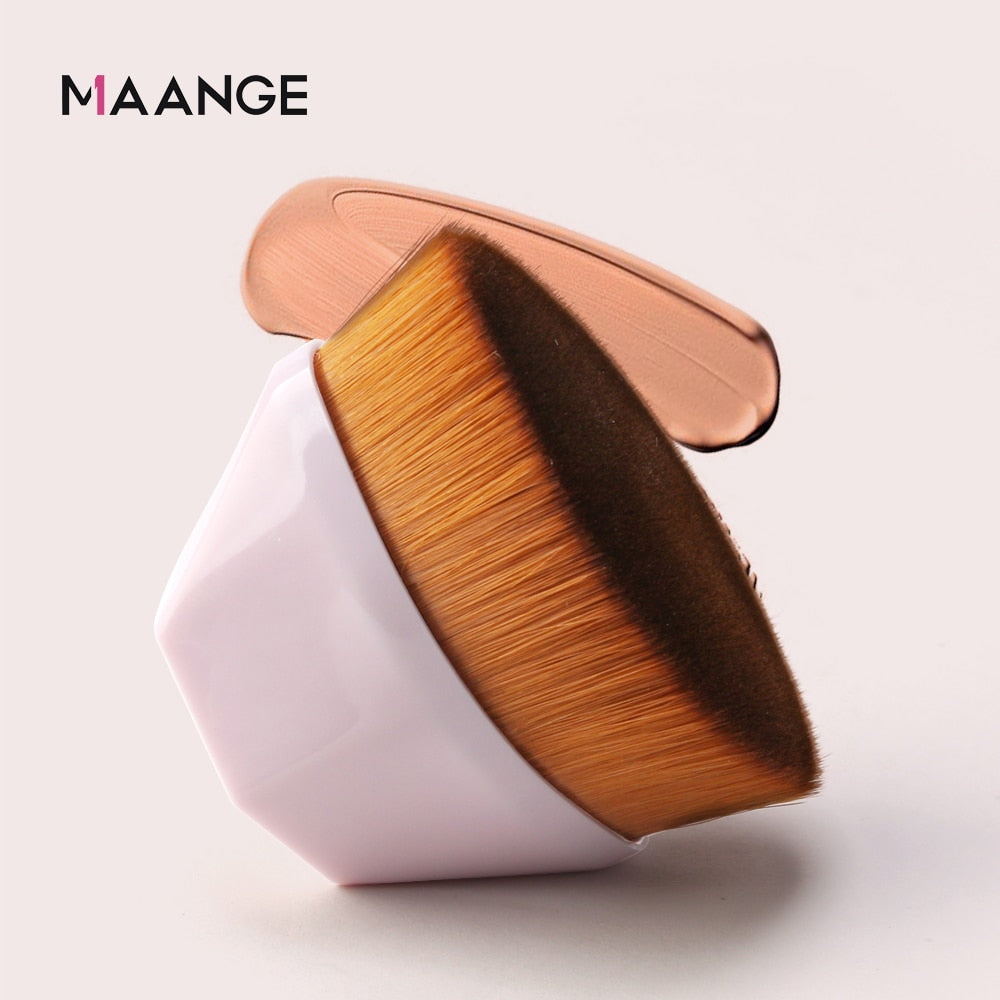 Flat Top Foundation Brush With Smooth Even Coverage