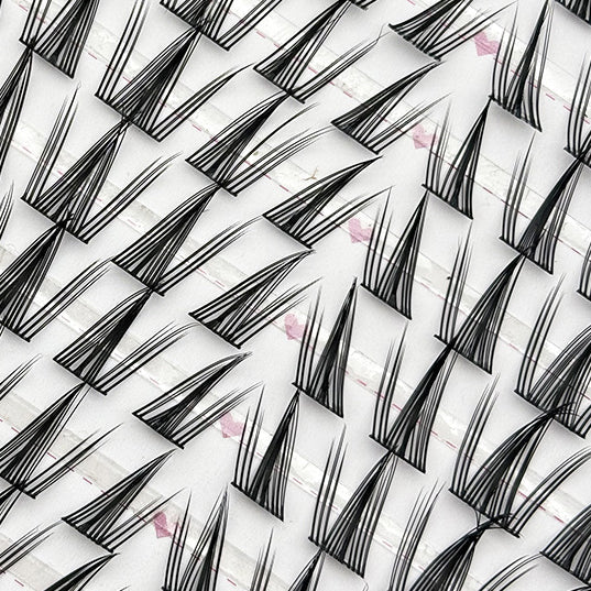 False Eyelash Clusters for Playful Cartoon Eye Looks