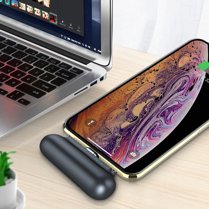 Magnetic Power Bank 2600mAh — Featherlight iPhone Emergency