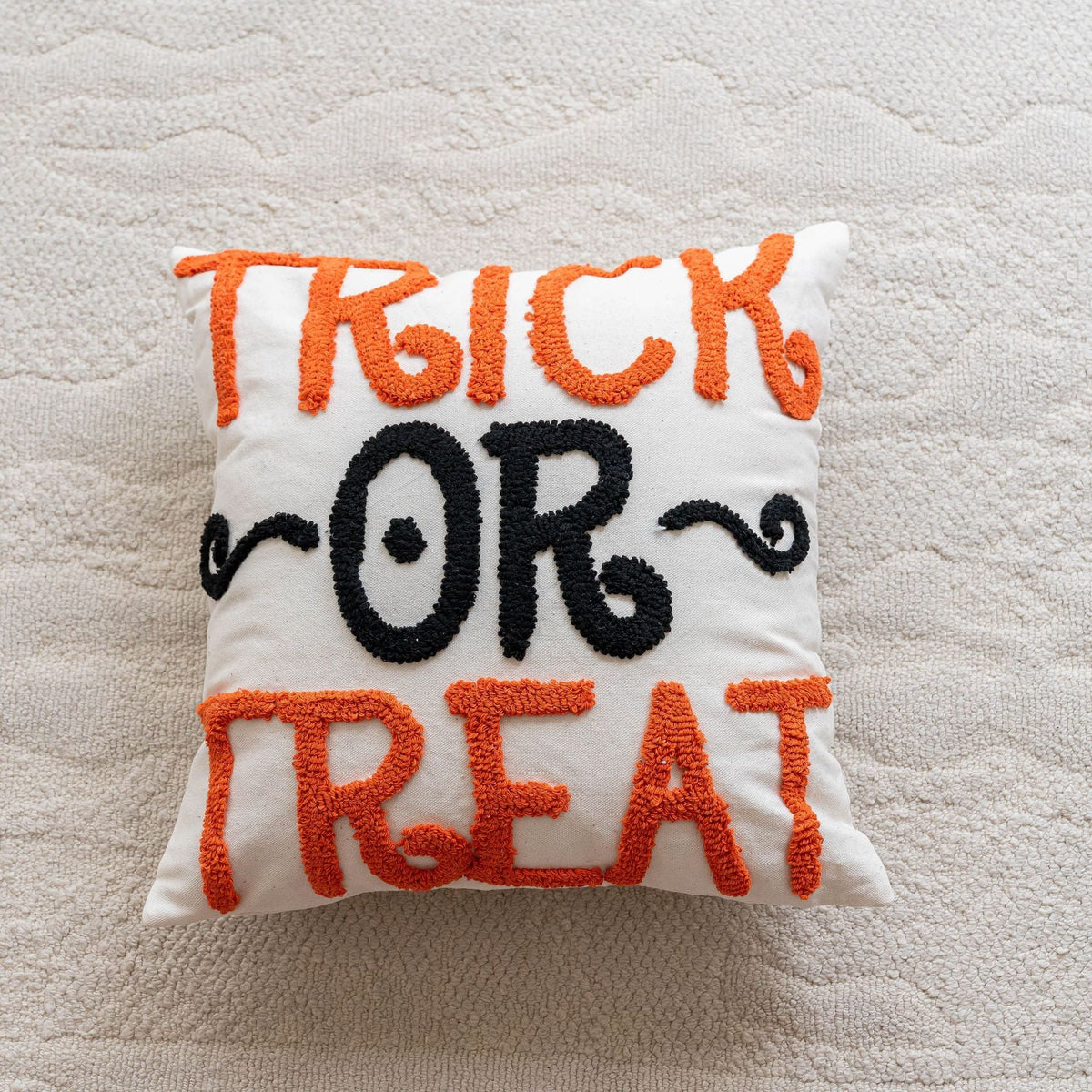 Halloween Decorative Pillow Set: Modern Seasonal Style