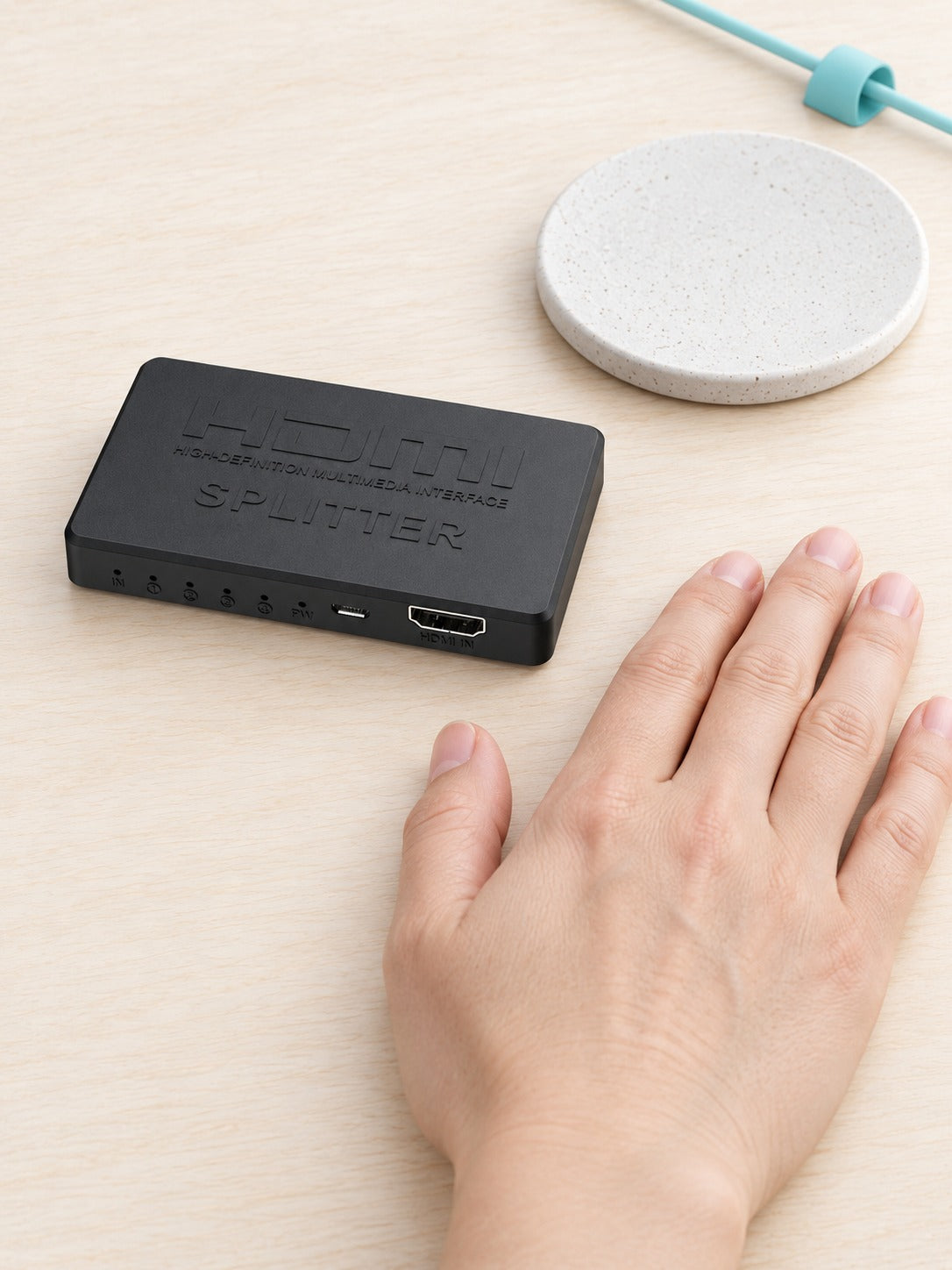 HDMI Splitter 1 to 4 4K, Show One Source on Four Screens
