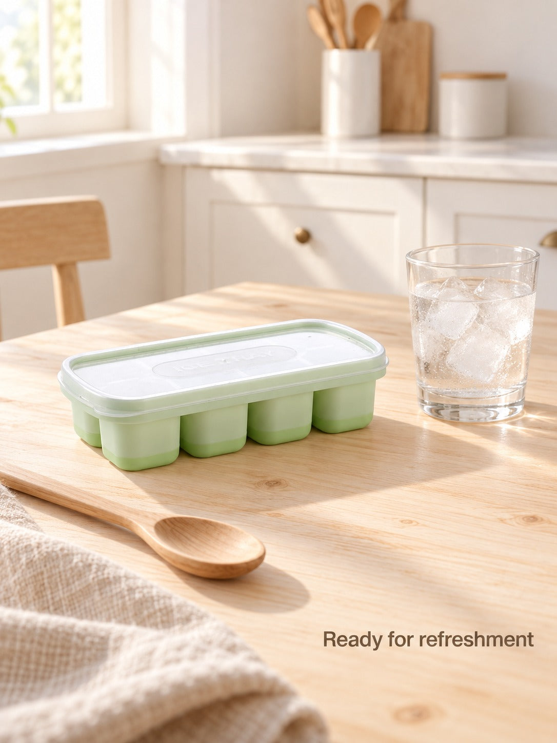 Ice Cube Tray with Lid: 8 Easy-Release Cubes