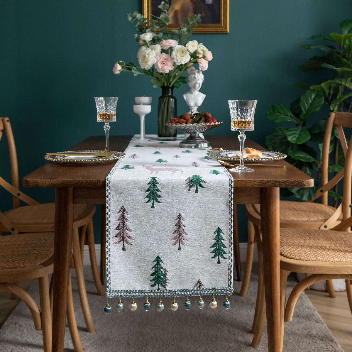 Jacquard Table Runner for Warm Seasonal Dining Style