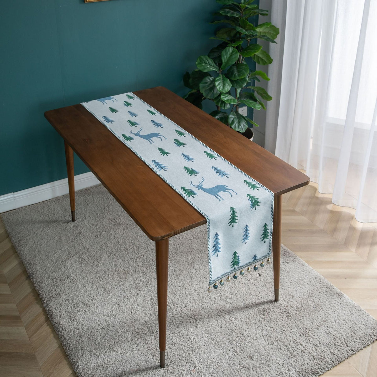 Jacquard Table Runner for Warm Seasonal Dining Style