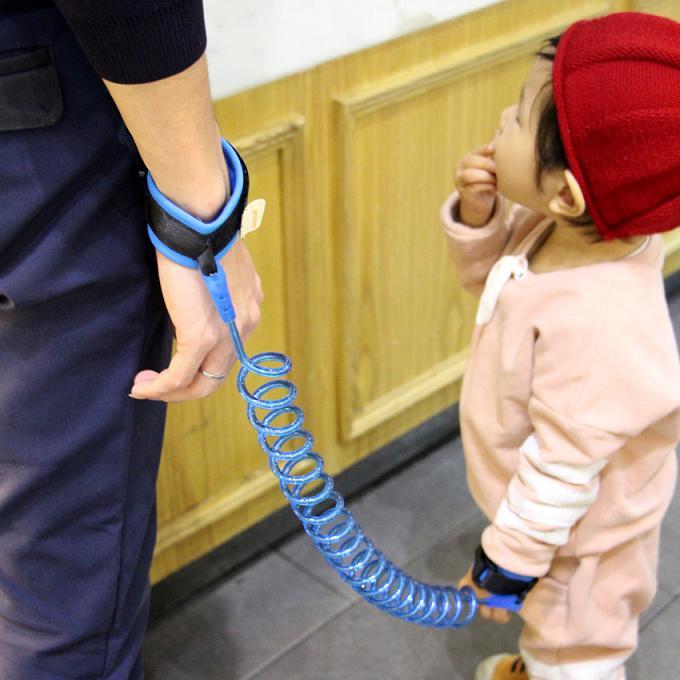 Child Safety Wrist Link for Safer Crowded City Walks