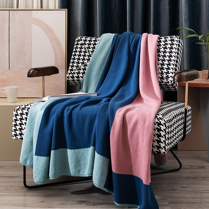 Knitted Throw Blanket for Cozy Nordic-Style Warmth