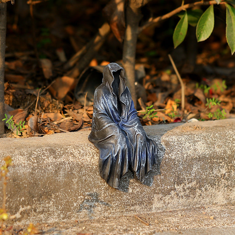 Gothic Garden Statue – Hooded Mystery Resin Ornament