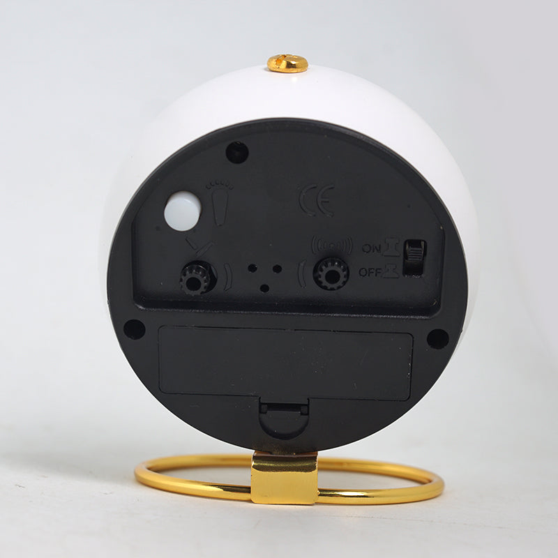 Nordic Desk Clock With Charming Analog Time Display