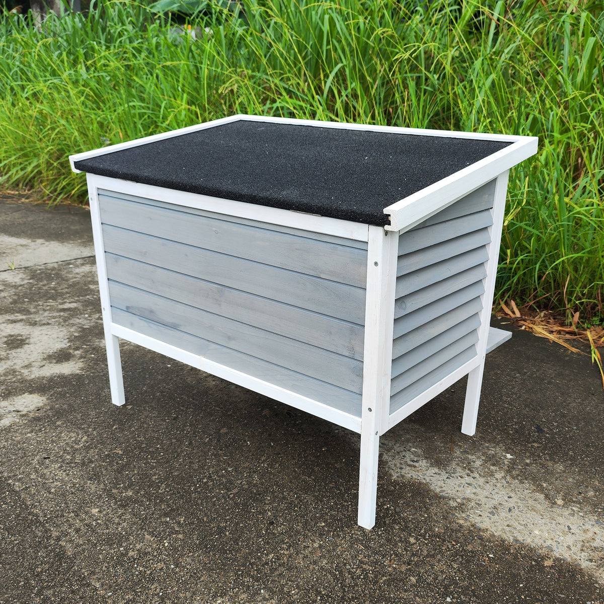 Breathable Outdoor Cat House with Porch Deck & Ramp