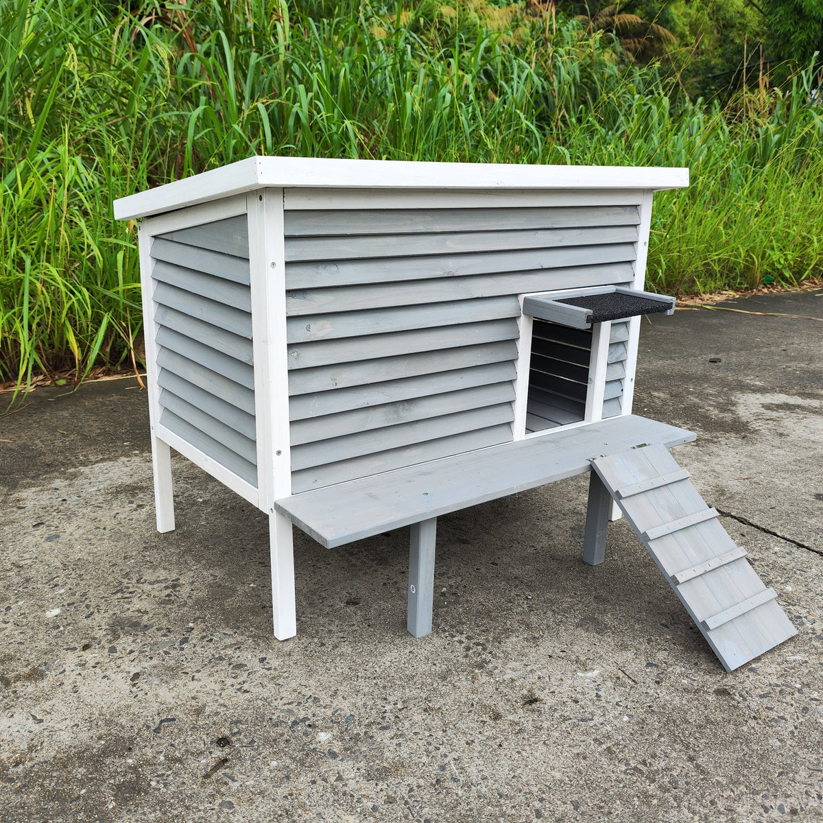 Breathable Outdoor Cat House with Porch Deck & Ramp