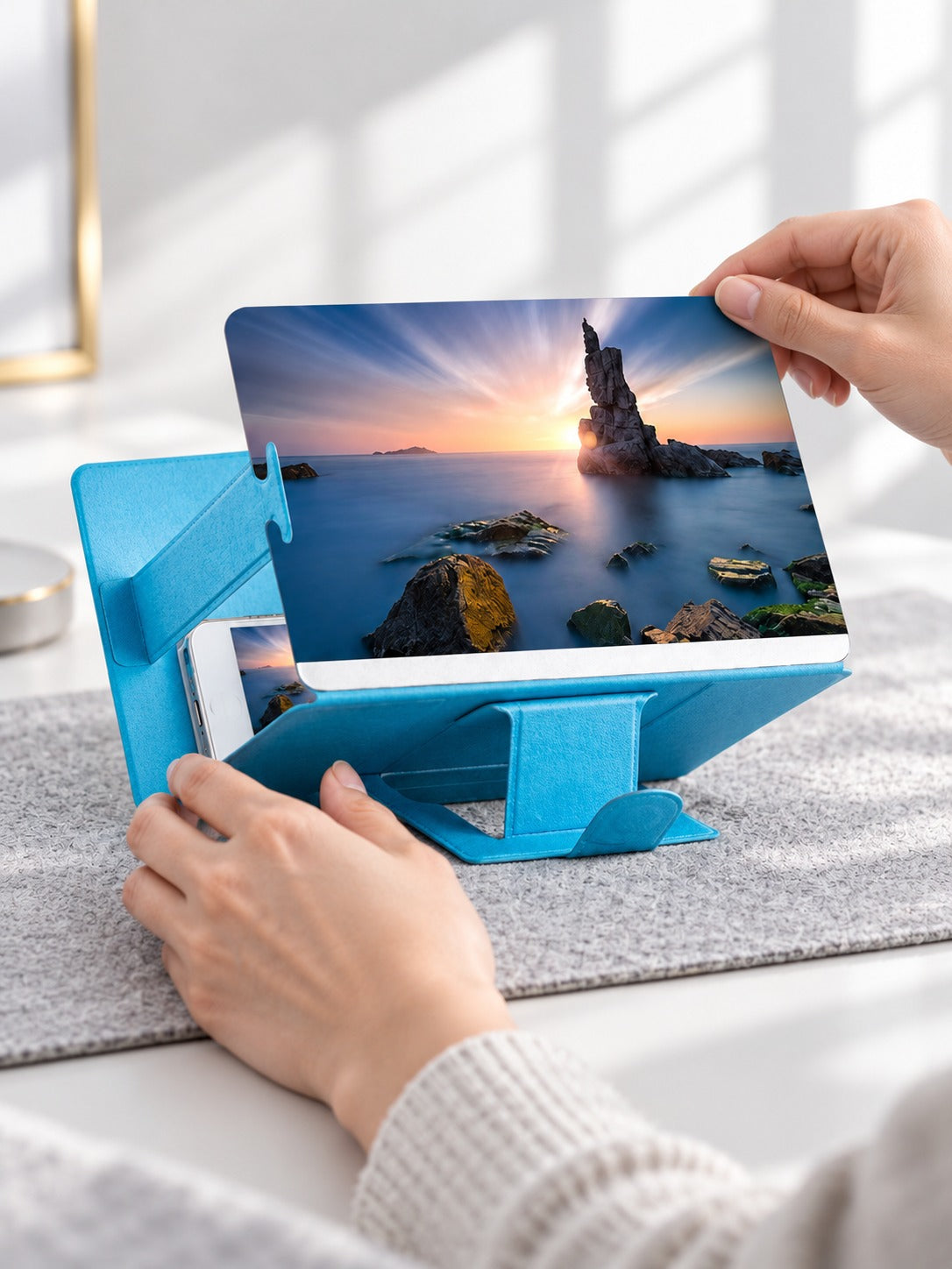 Phone Screen Magnifier Stand for Easy Video Viewing