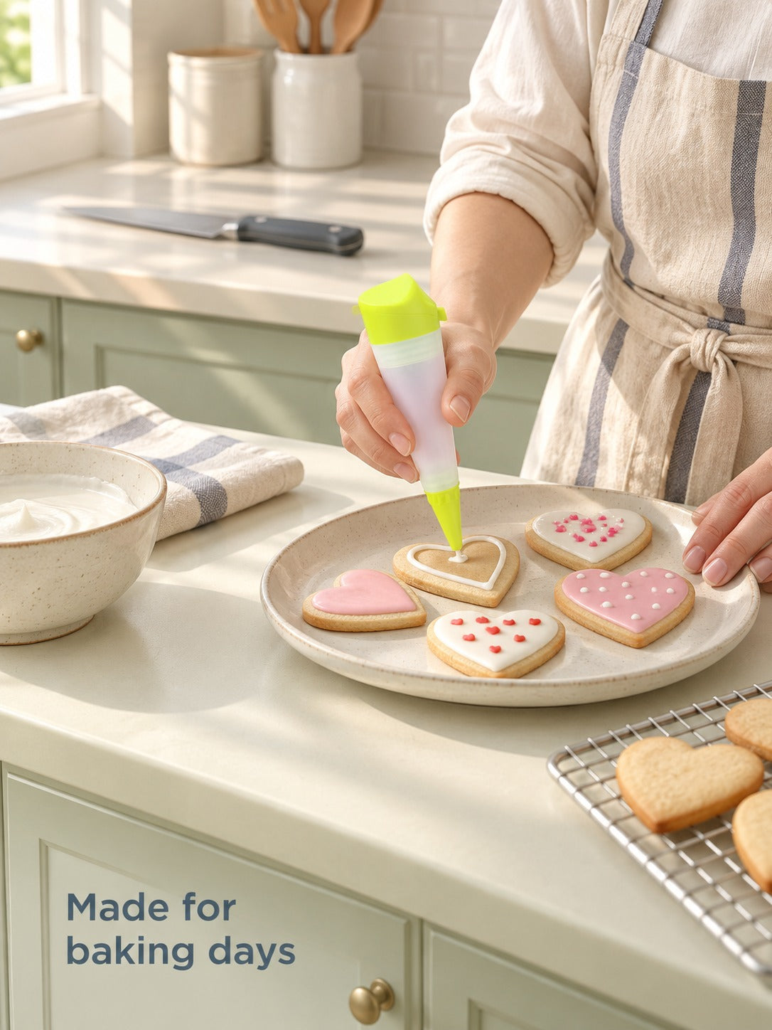 Piping Gun Cookie and Cake Set with 6 Nozzle Tips