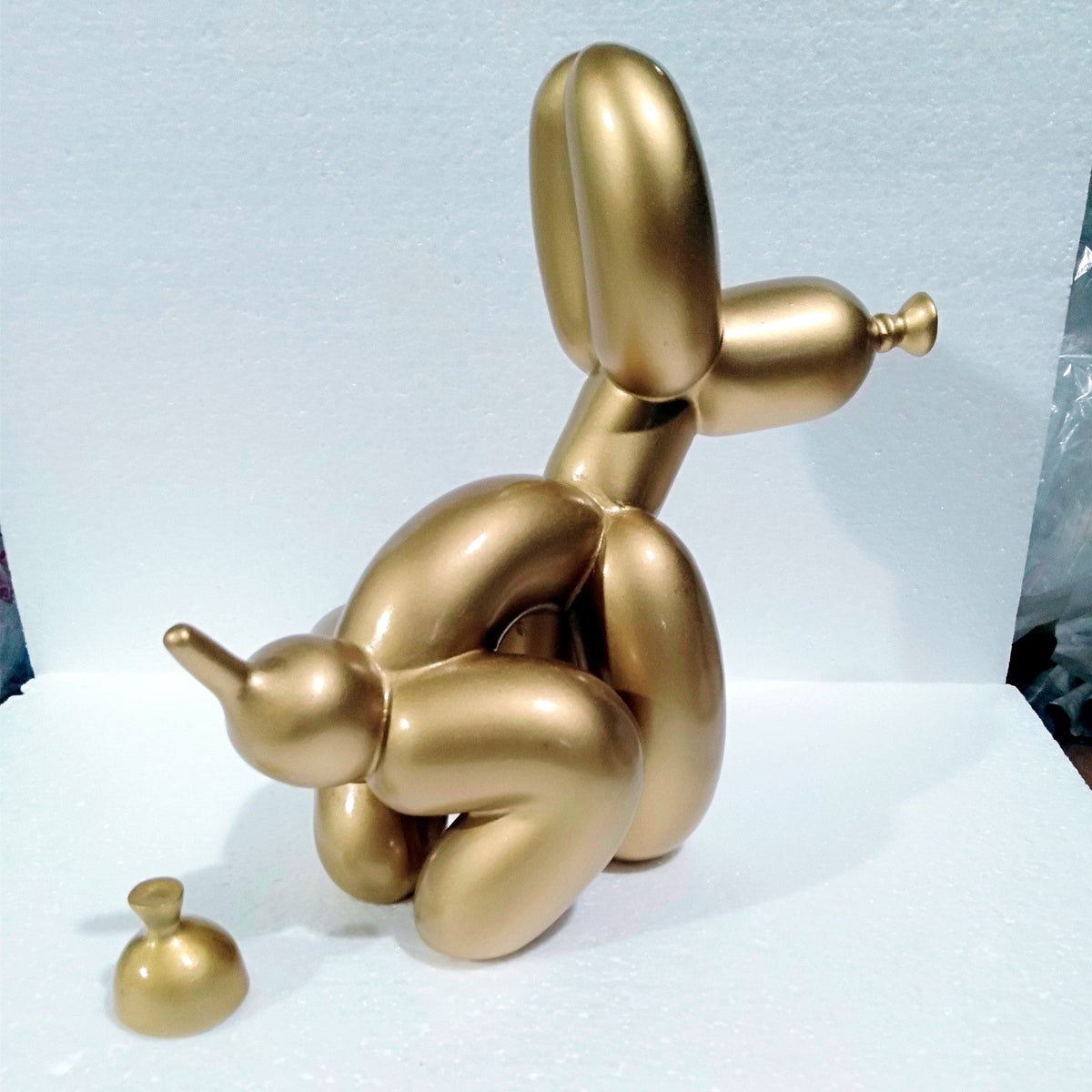Poop Balloon Dog Sculpture – Playful Gold Home Decor
